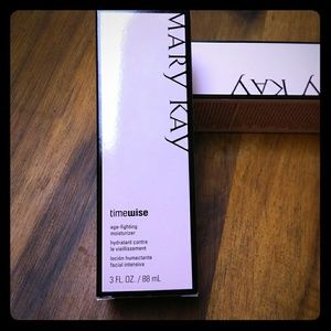 Mary Kay Age Fighting Moisturizer